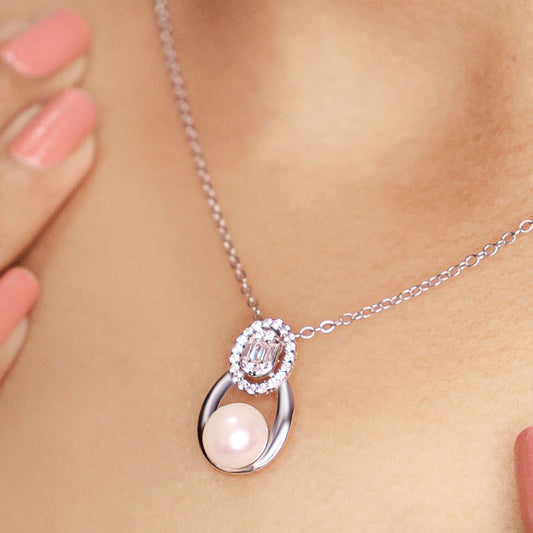 Silver Elegant Pearl Pendant with Chain